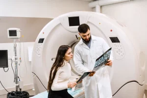 МРТ шийного відділу хребта: коли робити, як підготуватися і що показує дослідження