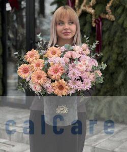 Квіти в коробці з герберою: яскрава композиція з доставкою від Marta Flowers